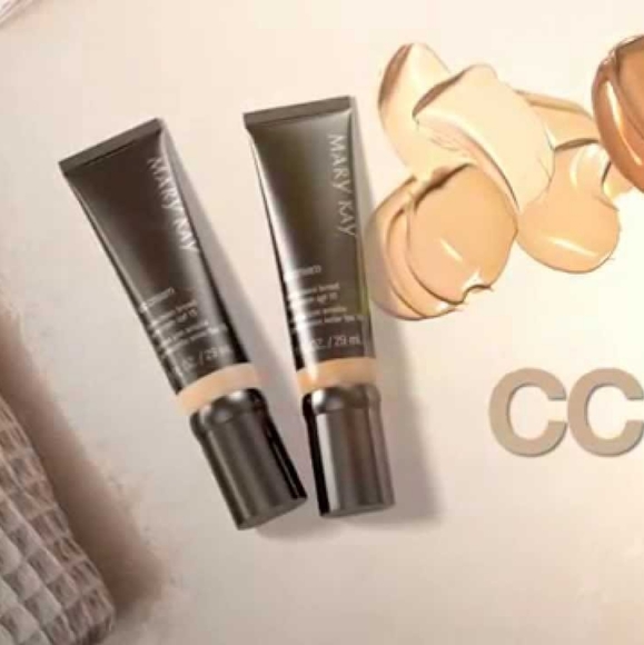 MK CC Cream light to medium shade - Picture 7 of 7